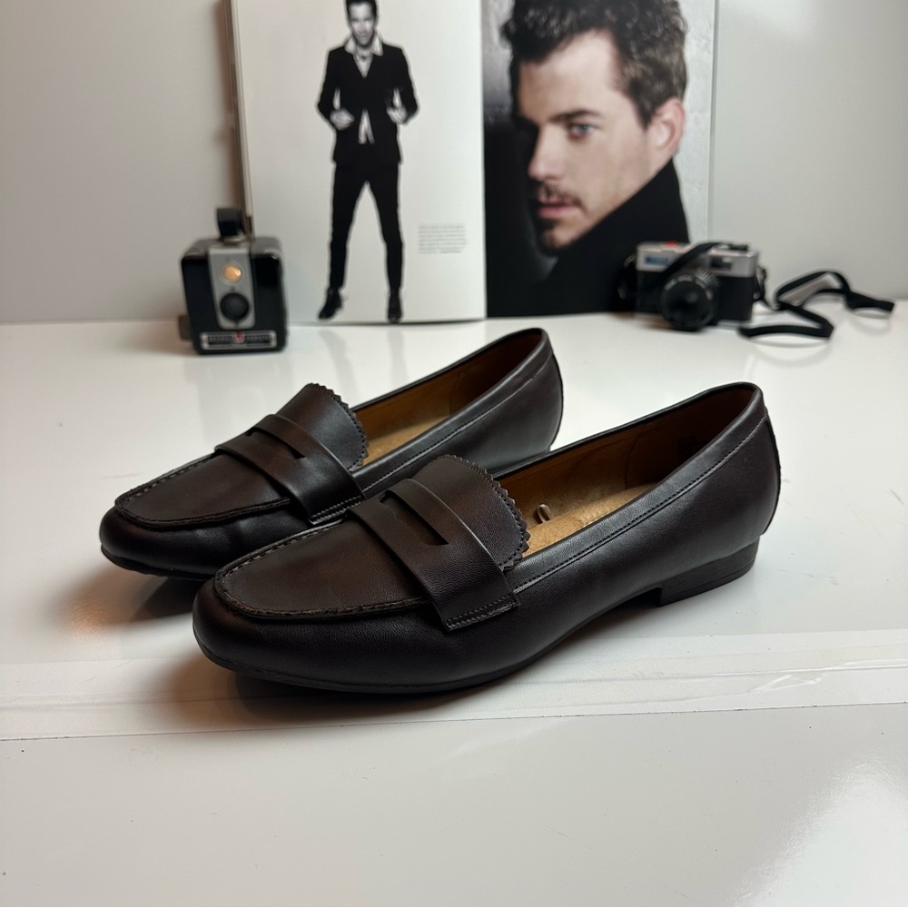 White Mountain 9.5W Brown Penny Loafers Wide Width Moc Toe Preppy Shoes